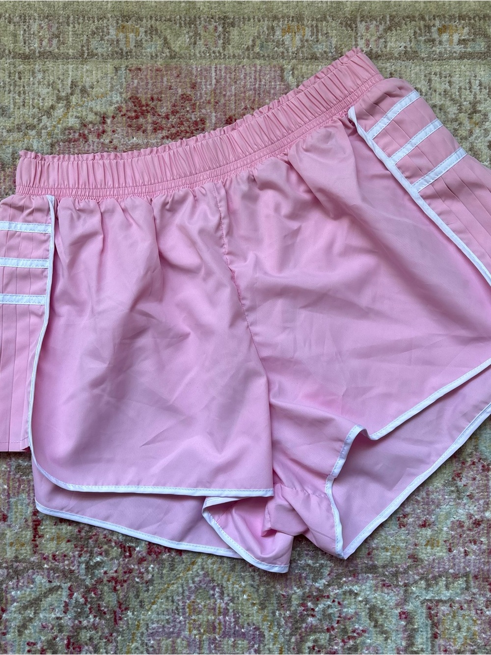 pleated side stripe shorts